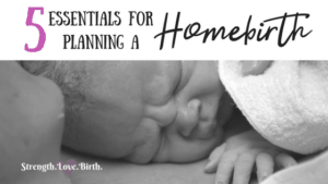 Planning a homebirth? You need to make sure you have all these things lined up! From a good midwife to a list of books, these are essentials for giving birth at home.